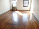 Spacious Studio Bright Sept 1